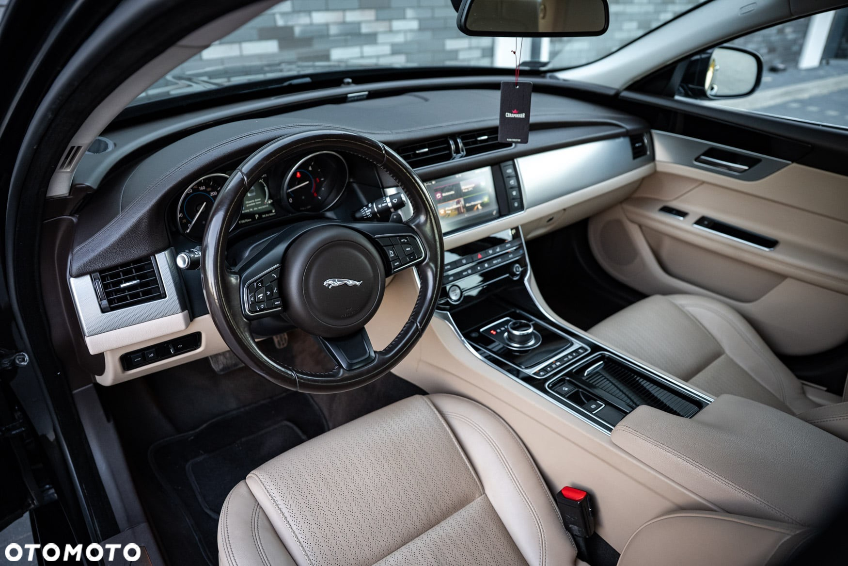 Jaguar XF 2.0 i4D AWD Prestige - 9