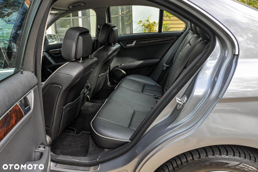 Mercedes-Benz Klasa C 350 BlueEff 4-Matic Elegance - 8