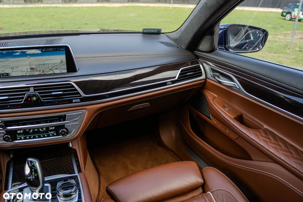BMW Seria 7 750i xDrive - 23