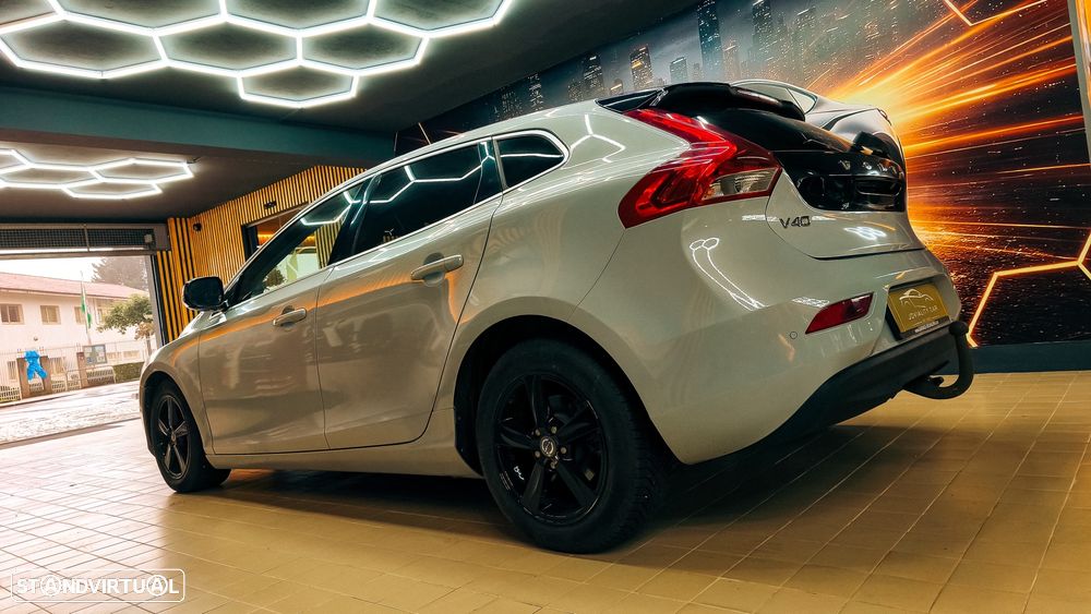Volvo V40 D2 Summum - 4