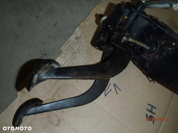 pedał pedały mocowanie korpus tulejka dżwignia sprzęgła fiat 126p igły