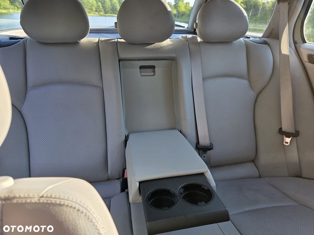 Mercedes-Benz Klasa C 320 4Matic Avantgarde Sport Edition - 13