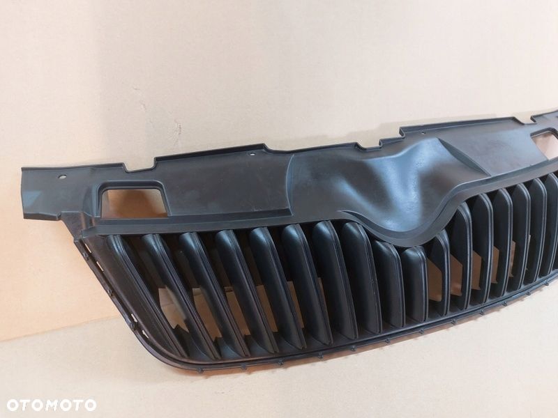 SKODA FABIA II LIFT ATRAPA GRIL ZDERZAKA 5J0853668 - 3