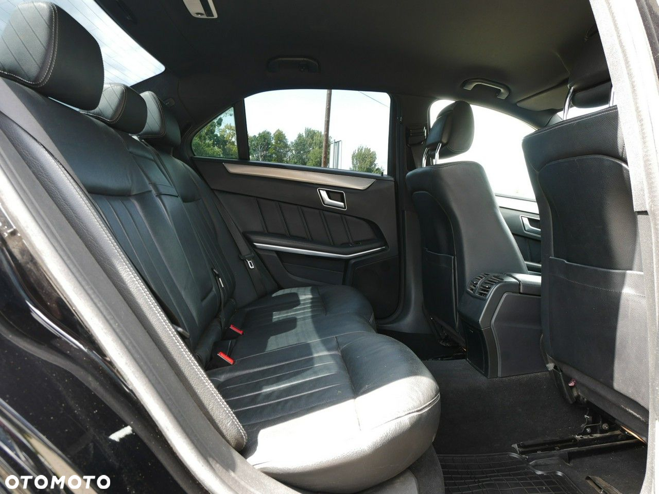 Mercedes-Benz Klasa E 300 BlueTEC HYBRID 7G-TRONIC - 23