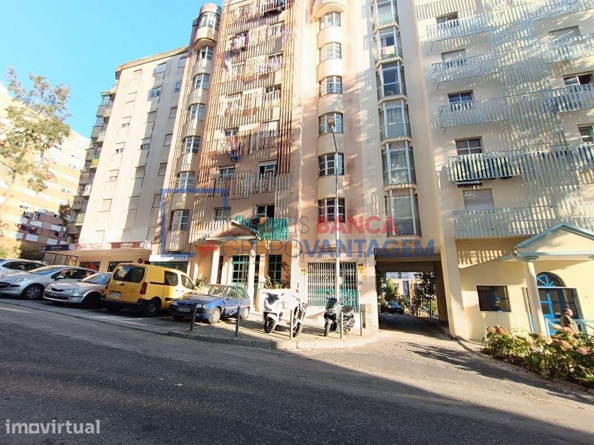LUGAR DE PARQUEAMENTO - TAPADA DAS MERCÊS - Grande imagem: 2/18