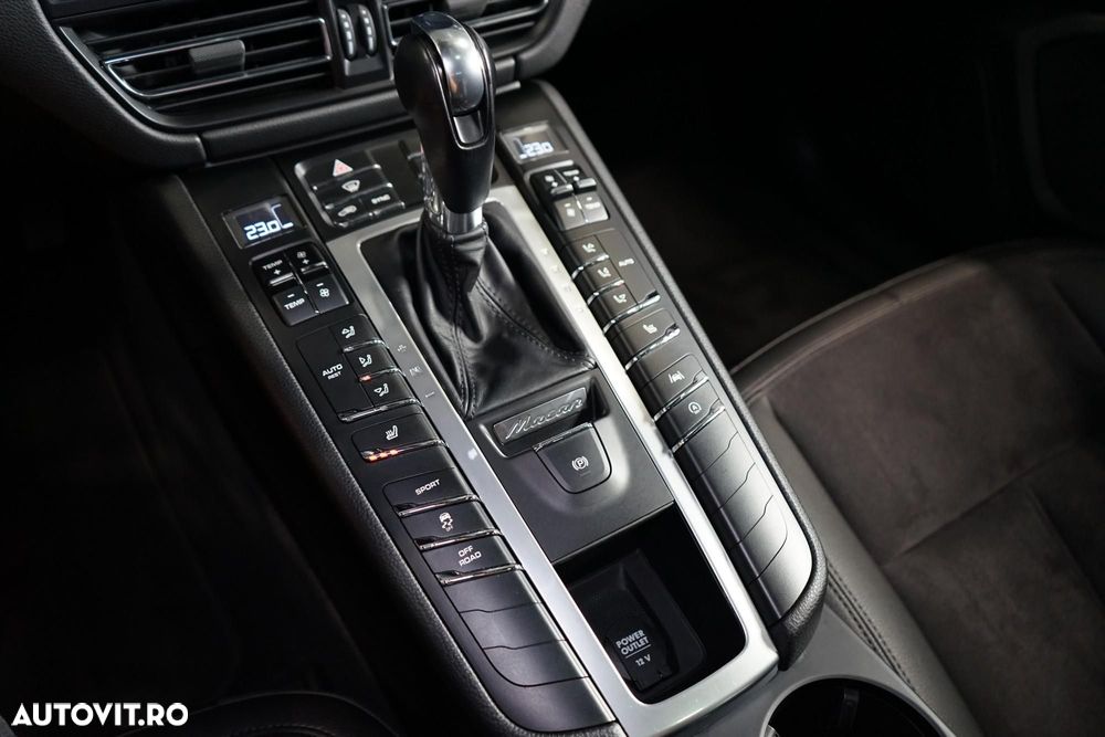 Porsche Macan - 24