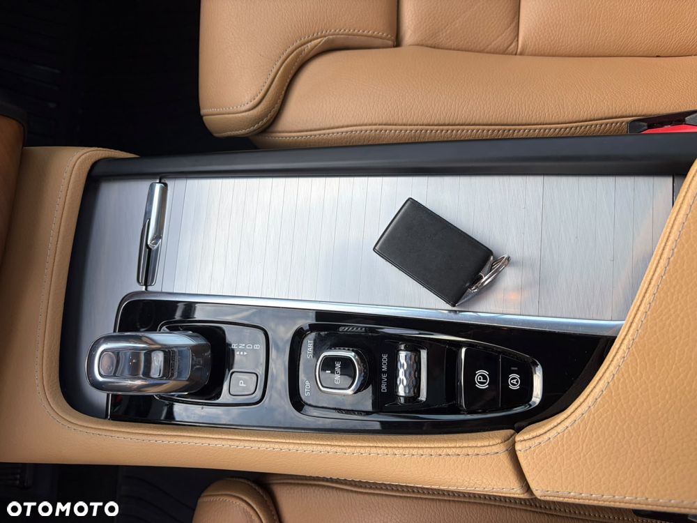 Volvo XC 90 T8 AWD Plug-In Hybrid Momentum 7os - 17