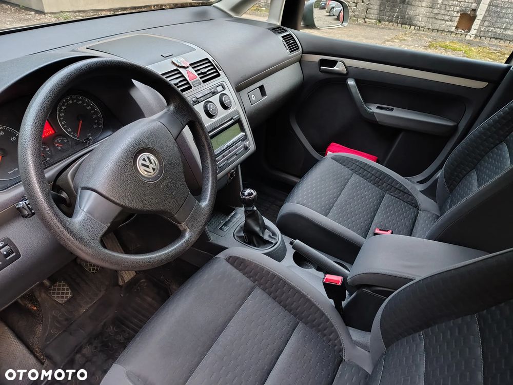Volkswagen Touran - 12