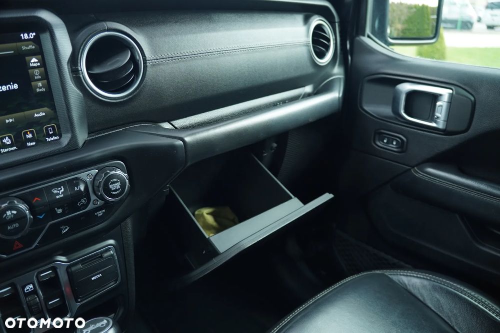 Jeep Wrangler 3.6 Unlim Sahara - 25