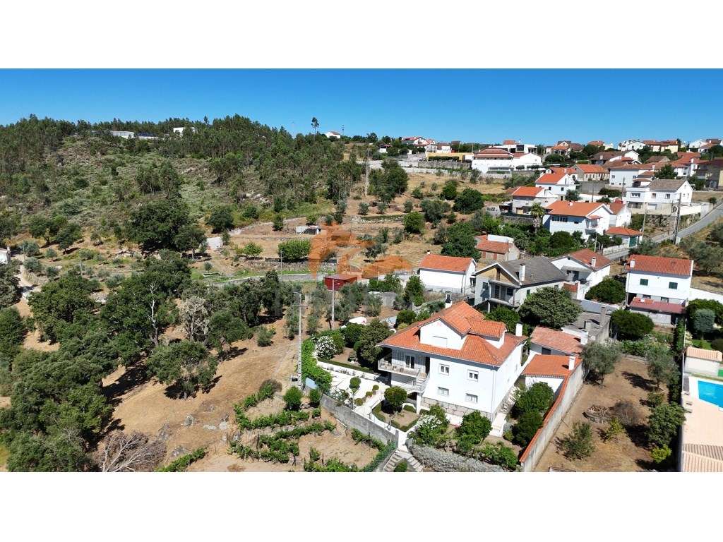 Moradia com jardim e garagem em Santa Ovaia, Oliveira do Hospital - Grande imagem: 3/27