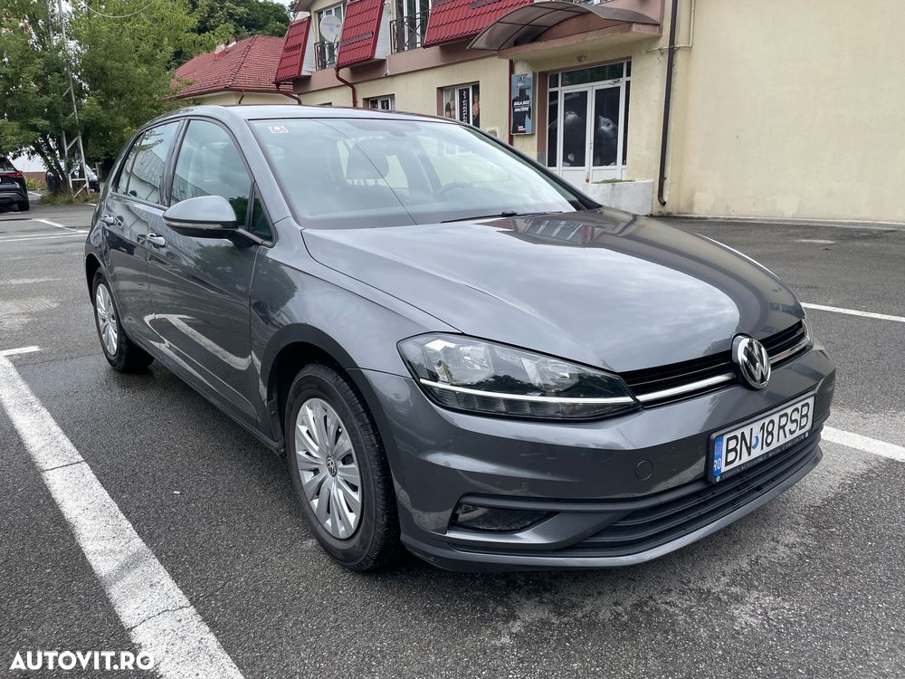Volkswagen Golf - 1
