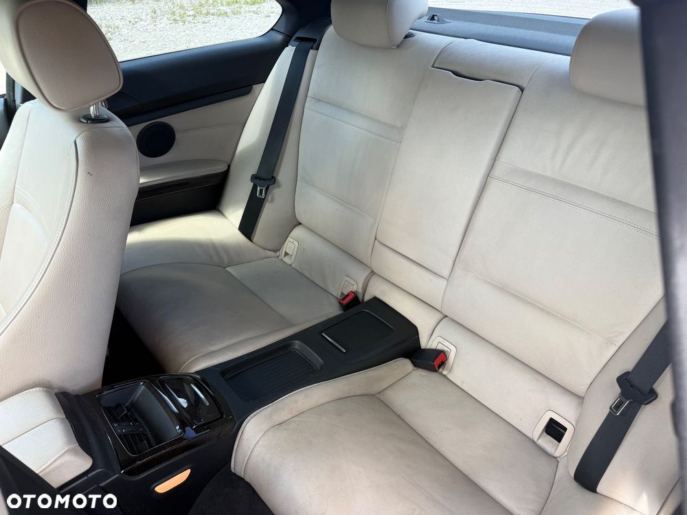 BMW Seria 3 320d Edition Exclusive - 11
