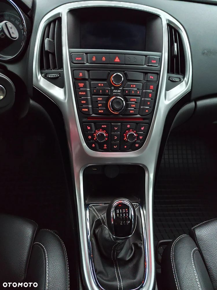 Opel Astra 1.6 T Cosmo - 13