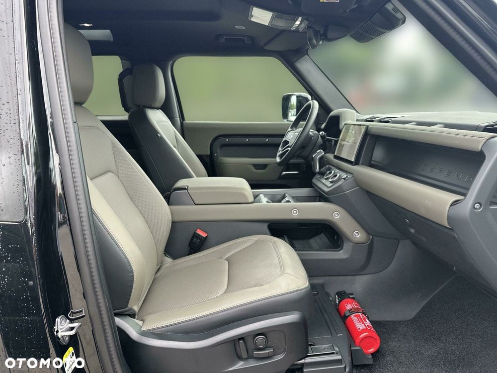 Land Rover Defender - 13