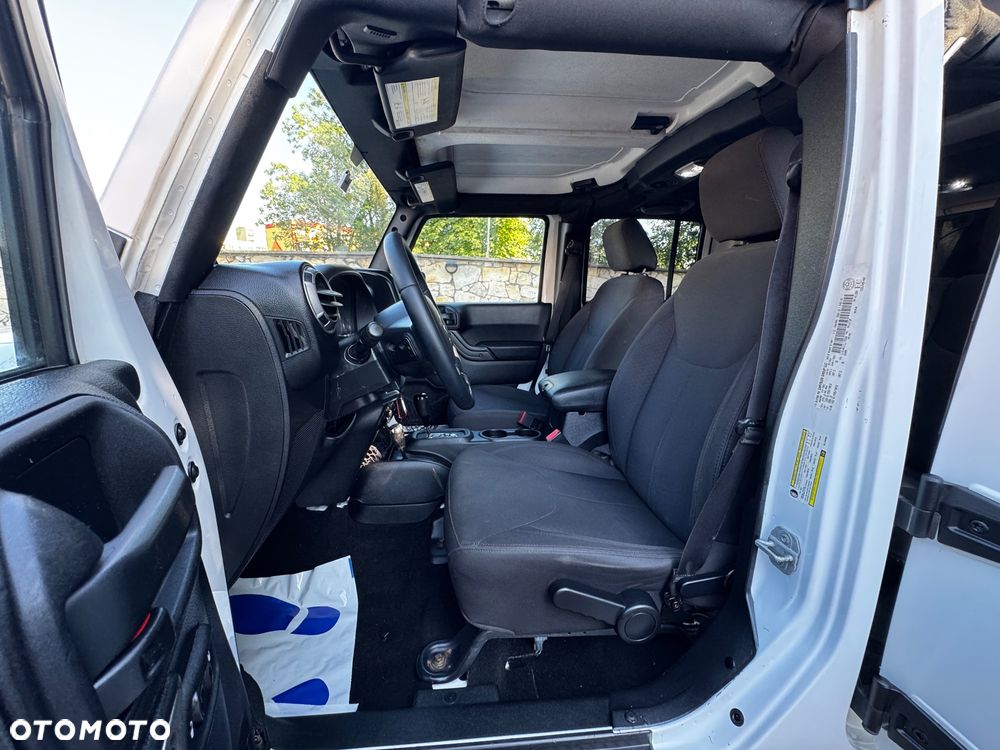 Jeep Wrangler 3.6 Unlim Sahara - 18