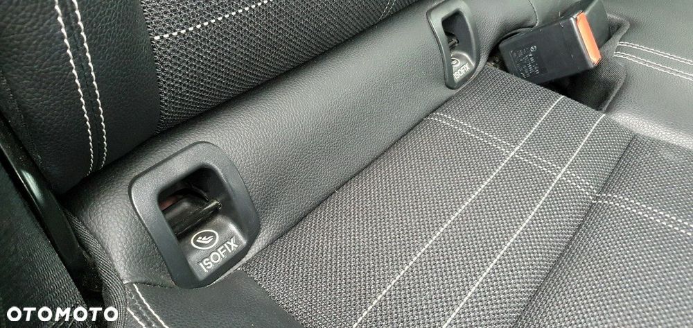 Mercedes-Benz GLA - 17