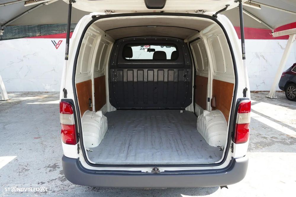 Toyota HiAce 2.5 D-4D Service 2.8T - 20