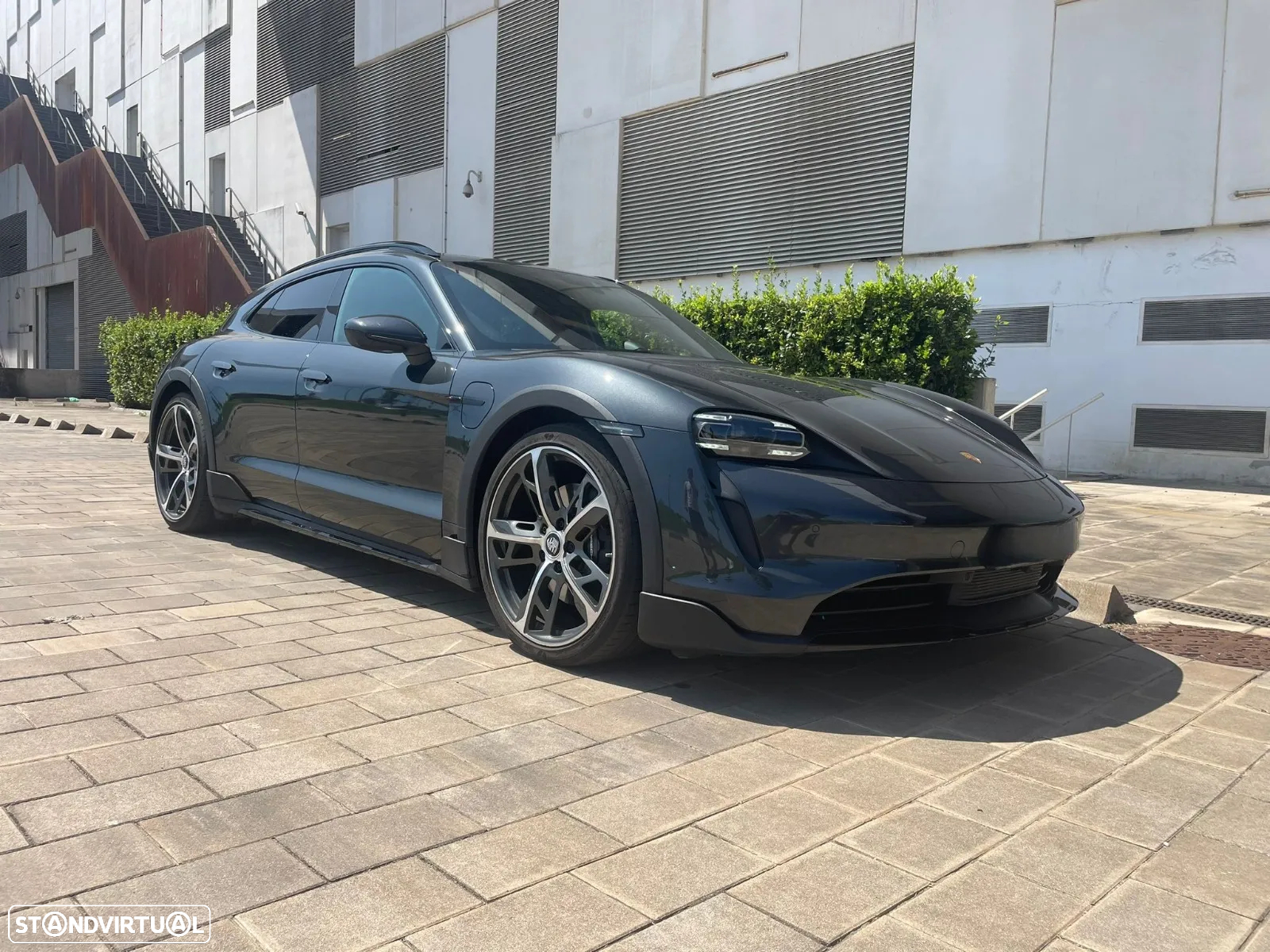 Porsche Taycan Cross Turismo 4 - 7