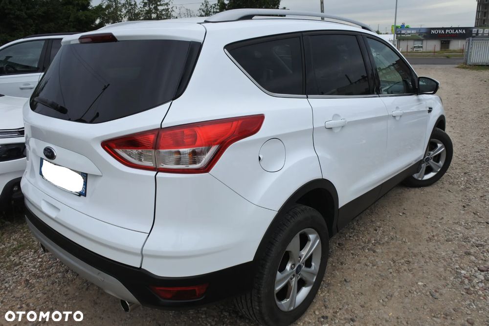Ford Kuga 2.0 TDCi 2x4 Titanium - 3
