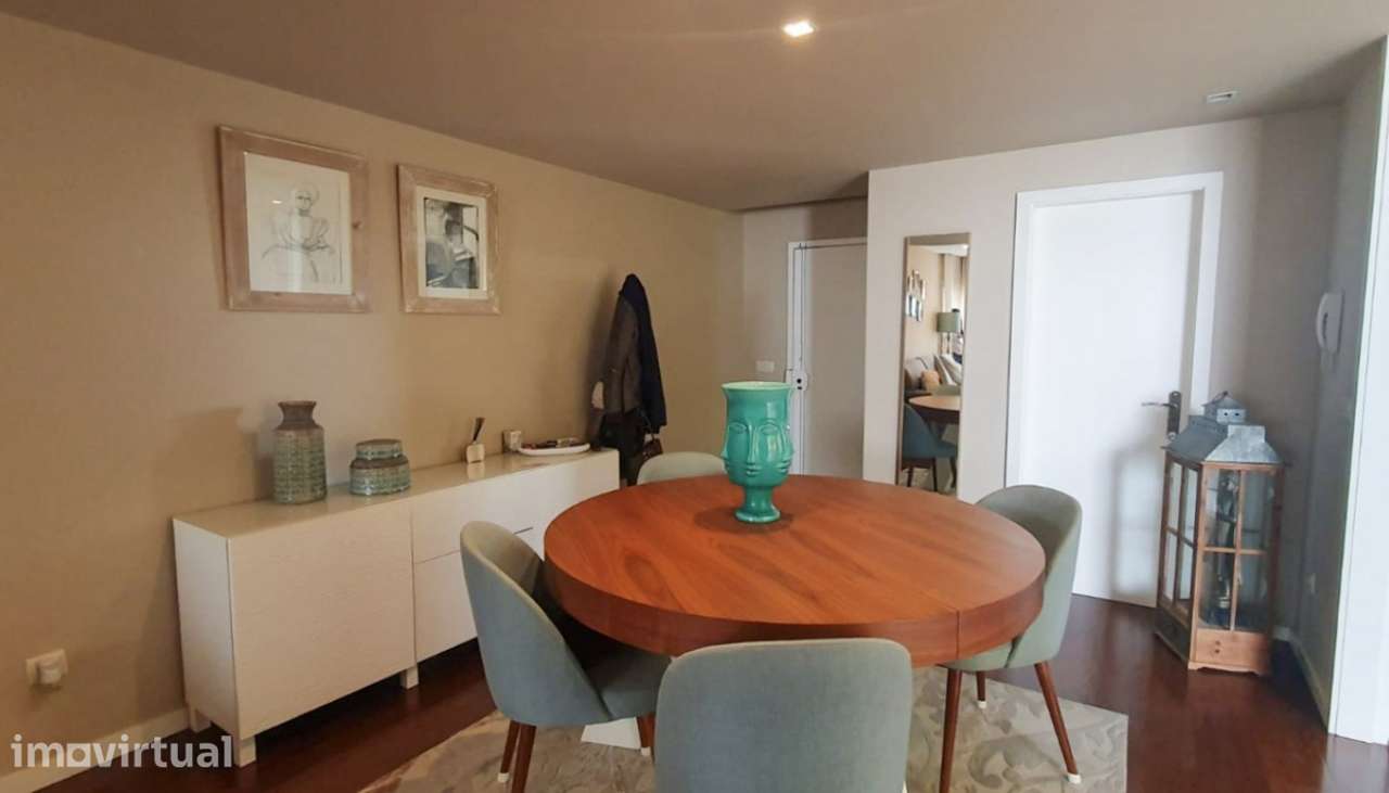 Venda de Apartamento T2 remodelado com vista mar e duas varandas em Vi - Grande imagem: 4/18