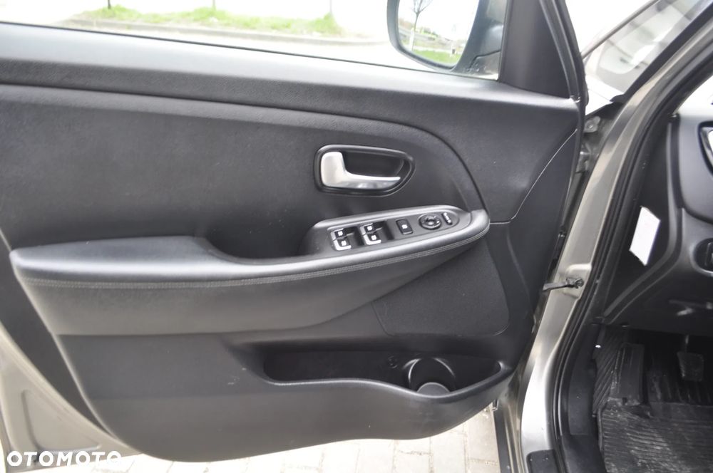 Kia Carens 1.6 GDI Dream Team Edition - 7