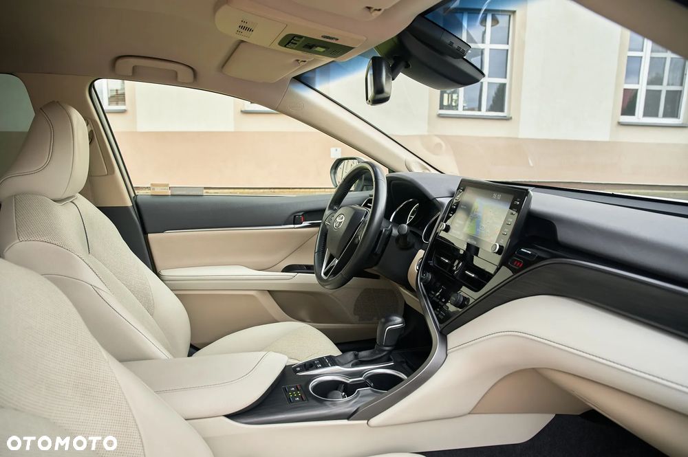 Toyota Camry 2.5 Hybrid Executive CVT - 27