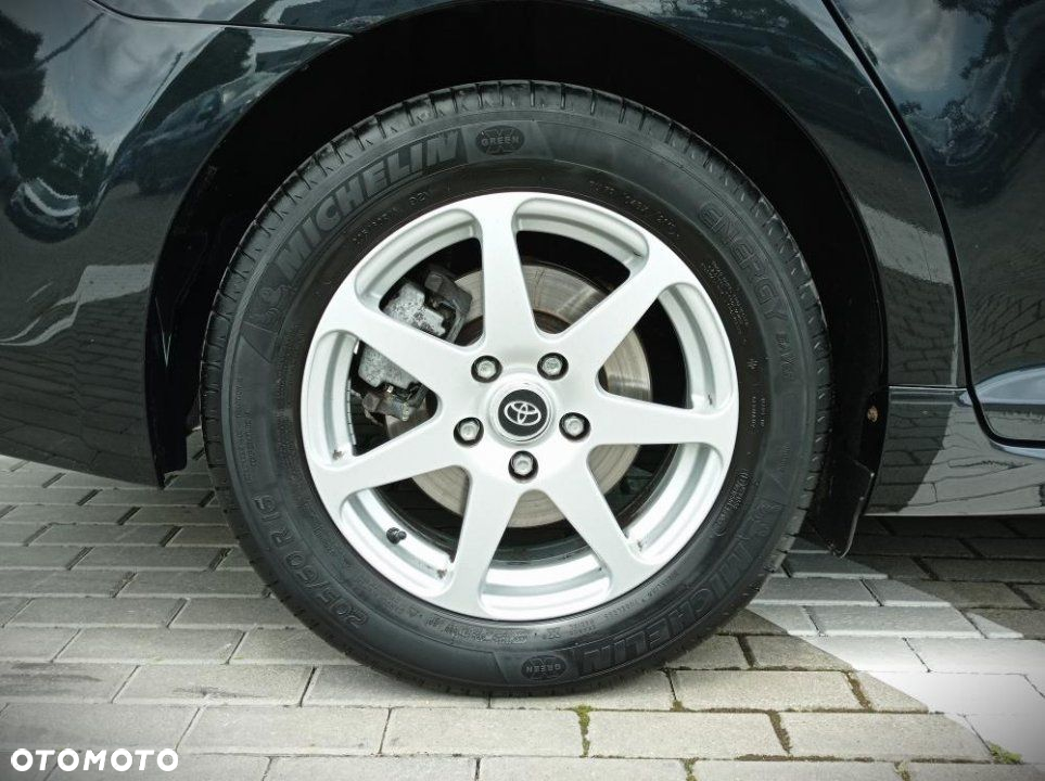 Toyota Avensis - 9