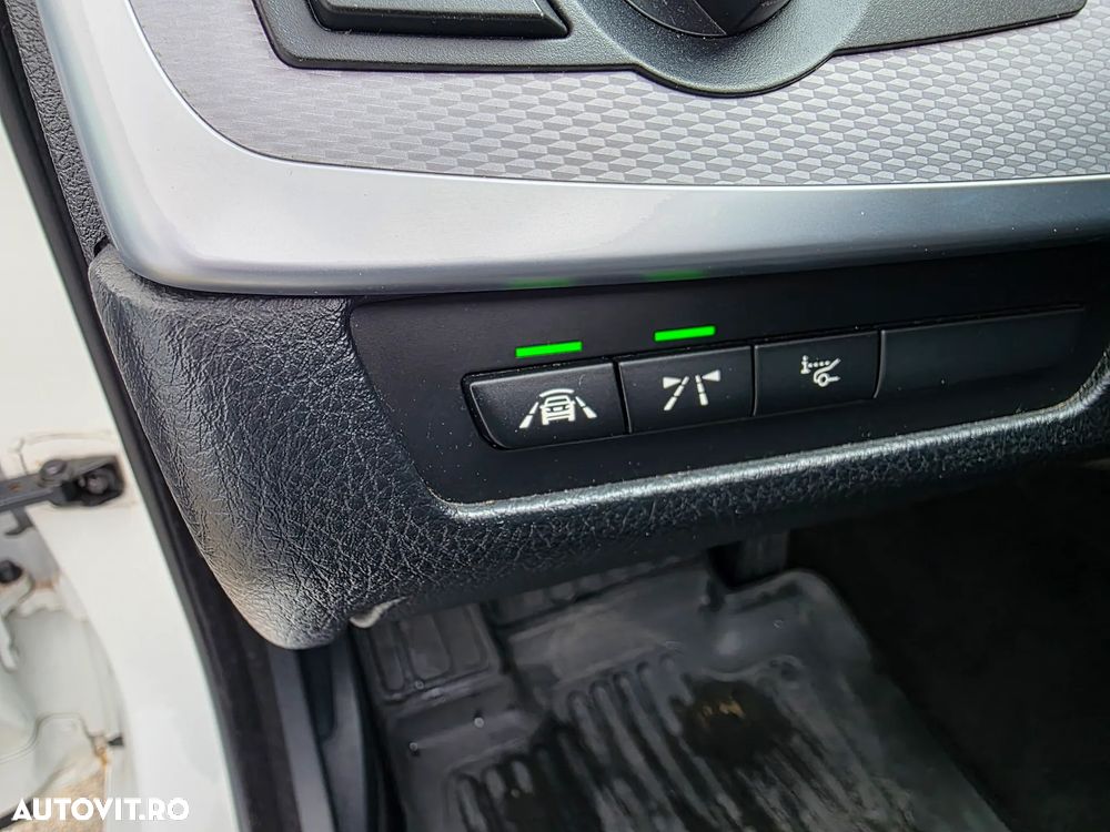 BMW Seria 5 525d xDrive AT - 33