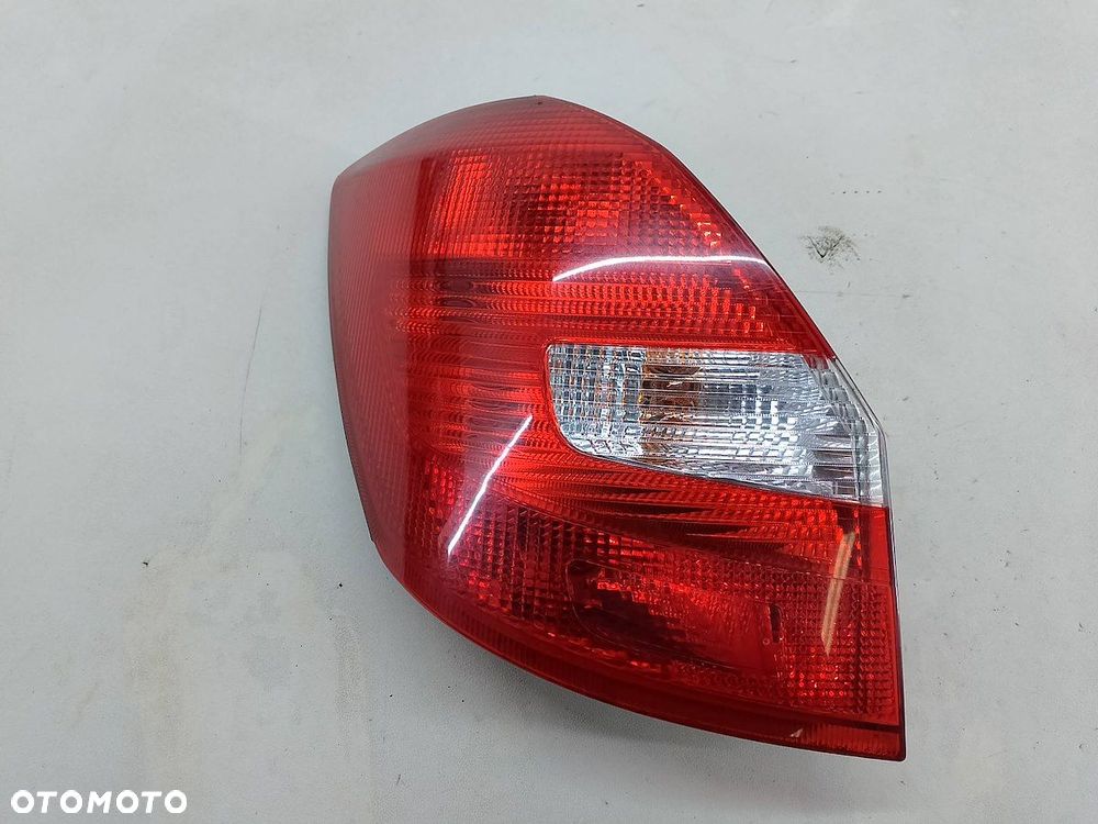 LAMPA TYLNA LEWA SKODA FABIA II FL 5J6945095 5J6945111  HATCHBACK - 3