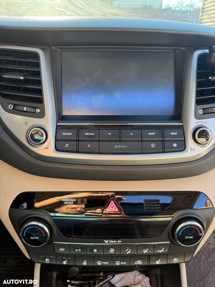 Hyundai Tucson 2.0 CRDI 4WD 6AT Premium+ - 9