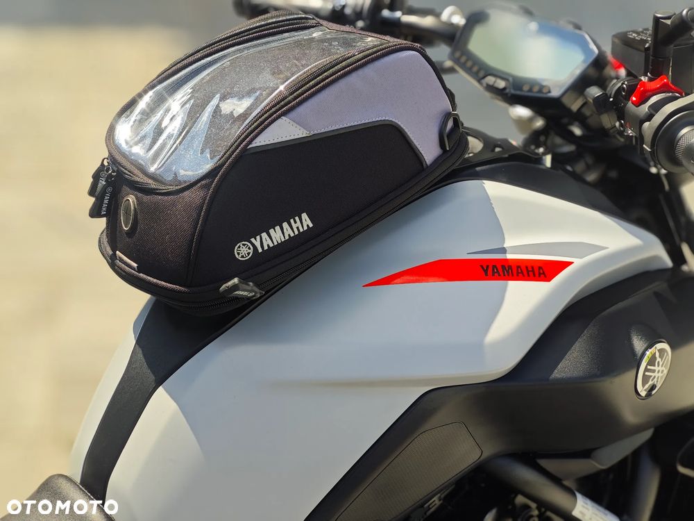 Yamaha MT - 27