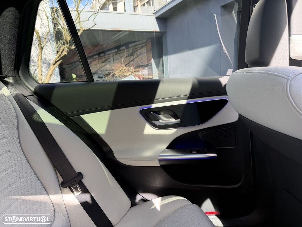 Mercedes-Benz C 300 e T 9G-TRONIC AMG Line - 16