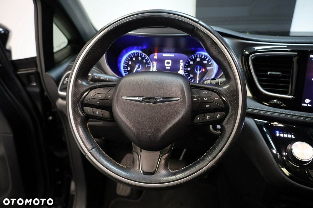 Chrysler Pacifica - 18