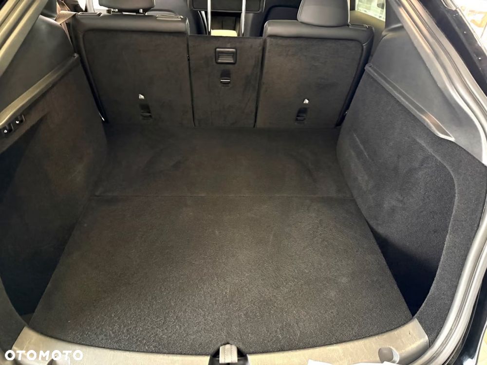 Tesla Model Y Long Range Dual Motor AWD - 9