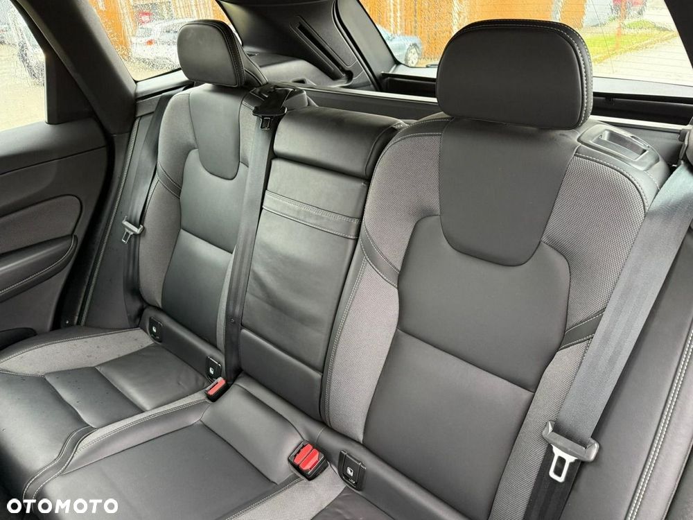 Volvo XC 60 B4 D AWD Geartronic RDesign - 25