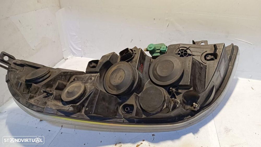 FAROL ESQUERDO RENAULT MASTER III FURGÓN - 2