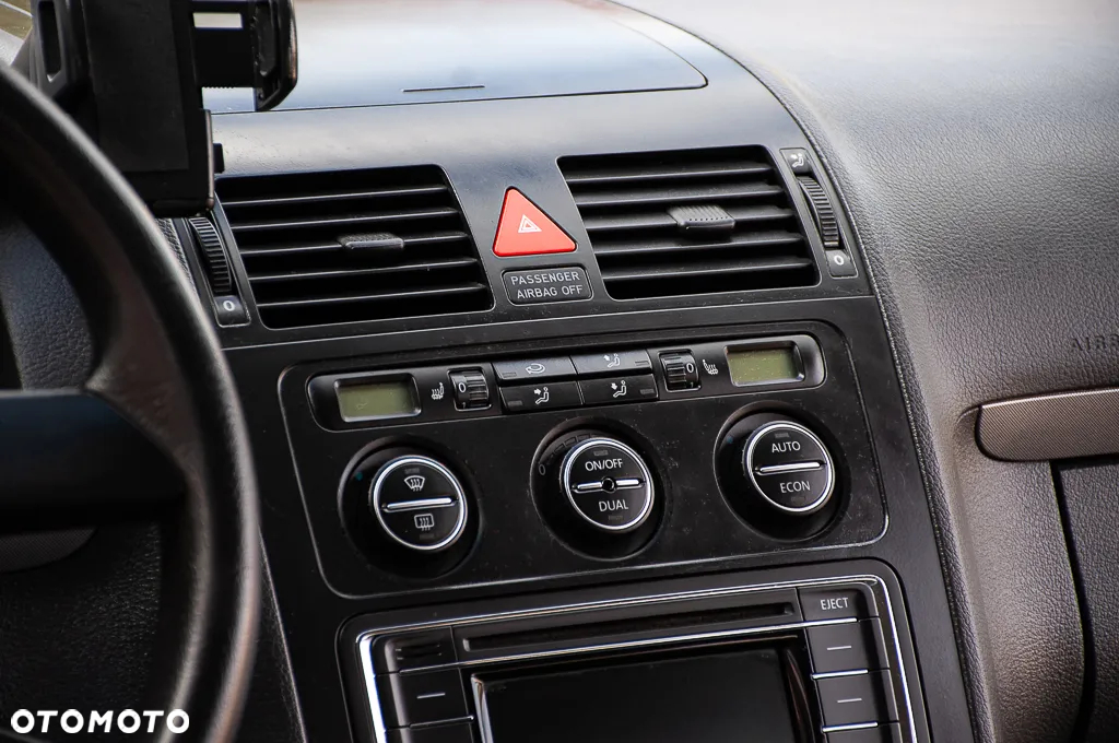 Volkswagen Touran - 29