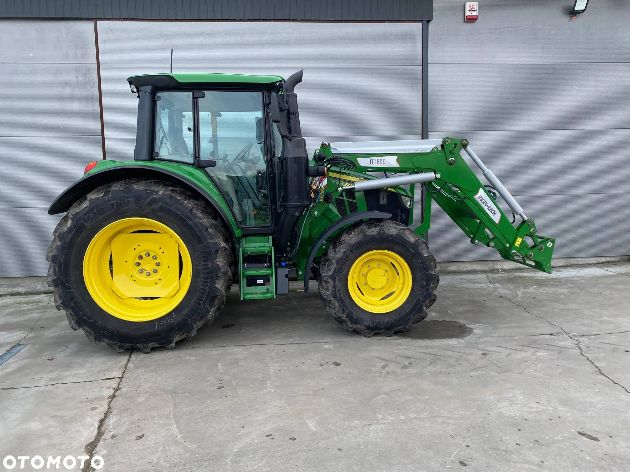 John Deere 6090M - 5
