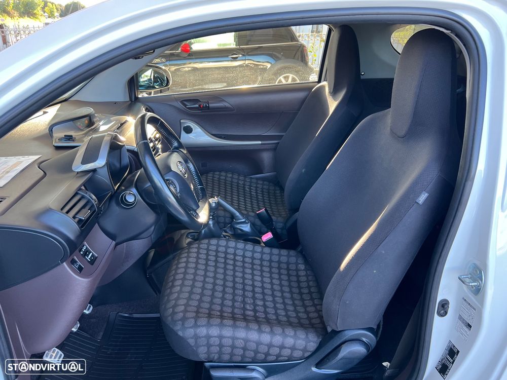 Toyota iQ 1.0 VVT-i 2 - 4