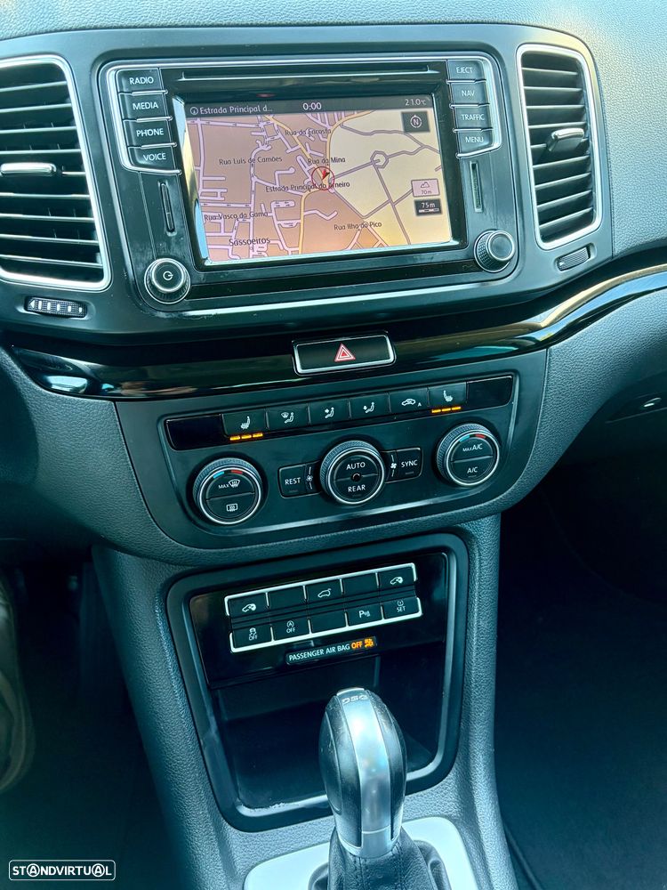 VW Sharan 2.0 TDI Blue Highline DSG - 23