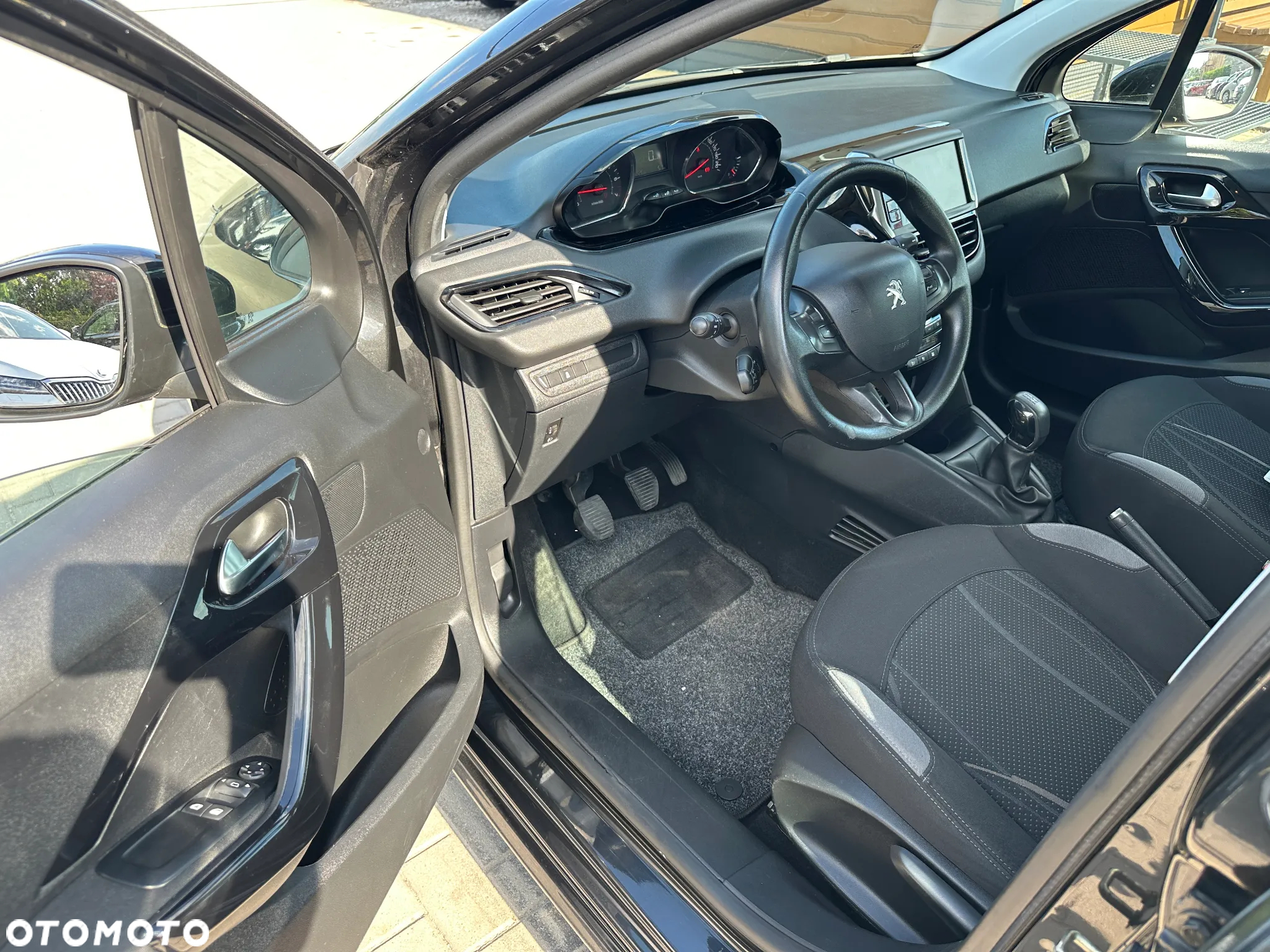 Peugeot 208 - 6