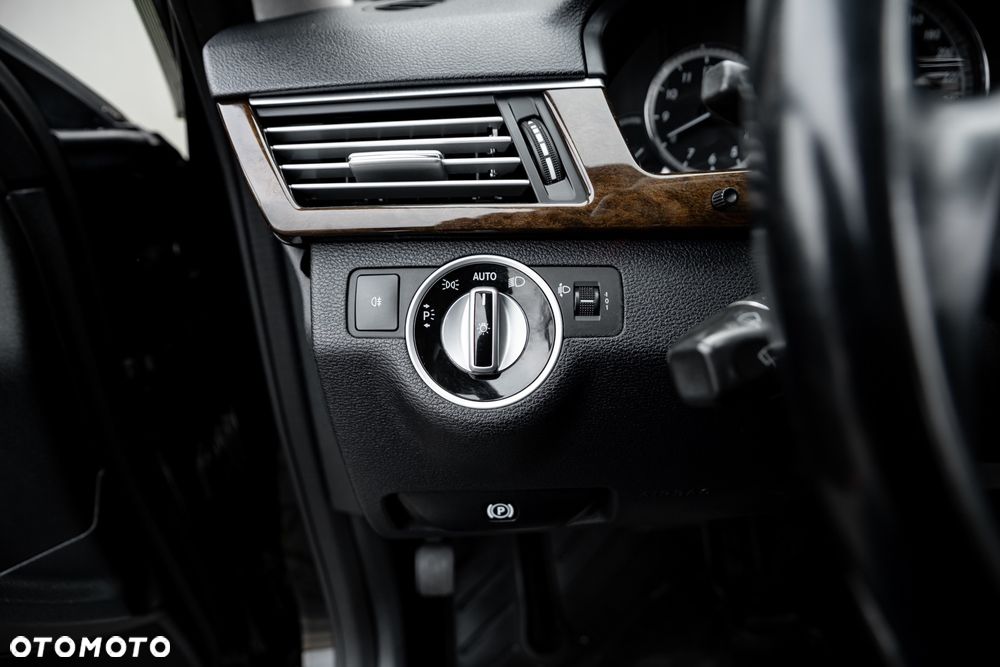 Mercedes-Benz Klasa E 300 BlueTEC HYBRID 7G-TRONIC Avantgarde - 26