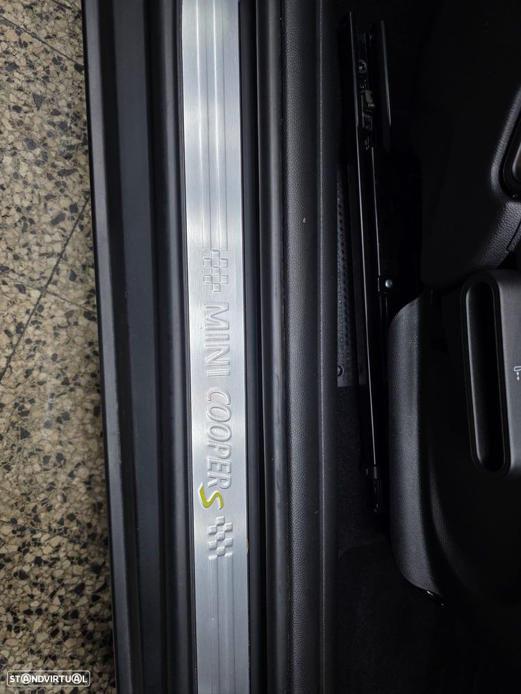 MINI 3 Portas Cooper SE Premium Extra Essential - 41