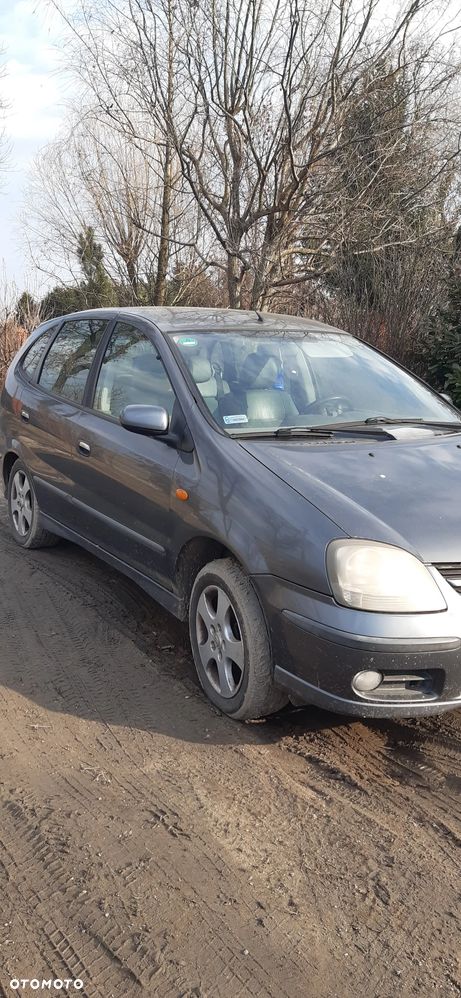 Nissan Almera Tino - 2