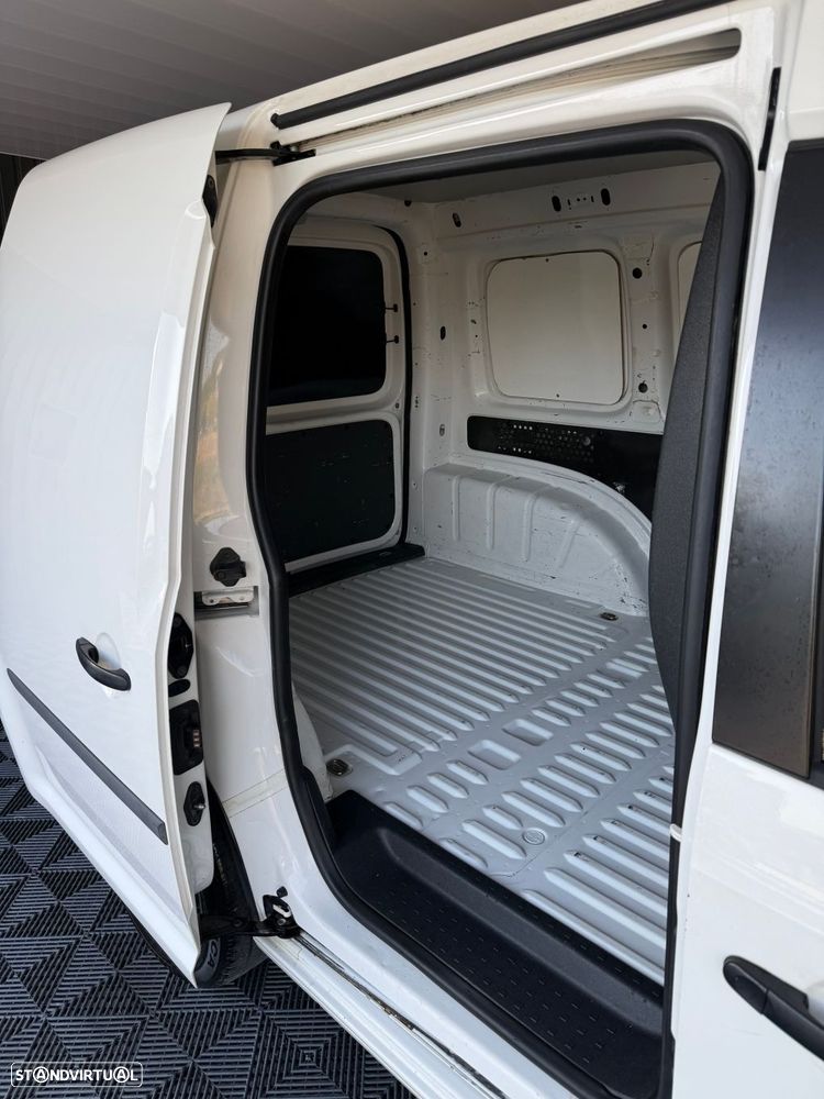 VW Caddy 1.6 TDi BlueMotion - 12