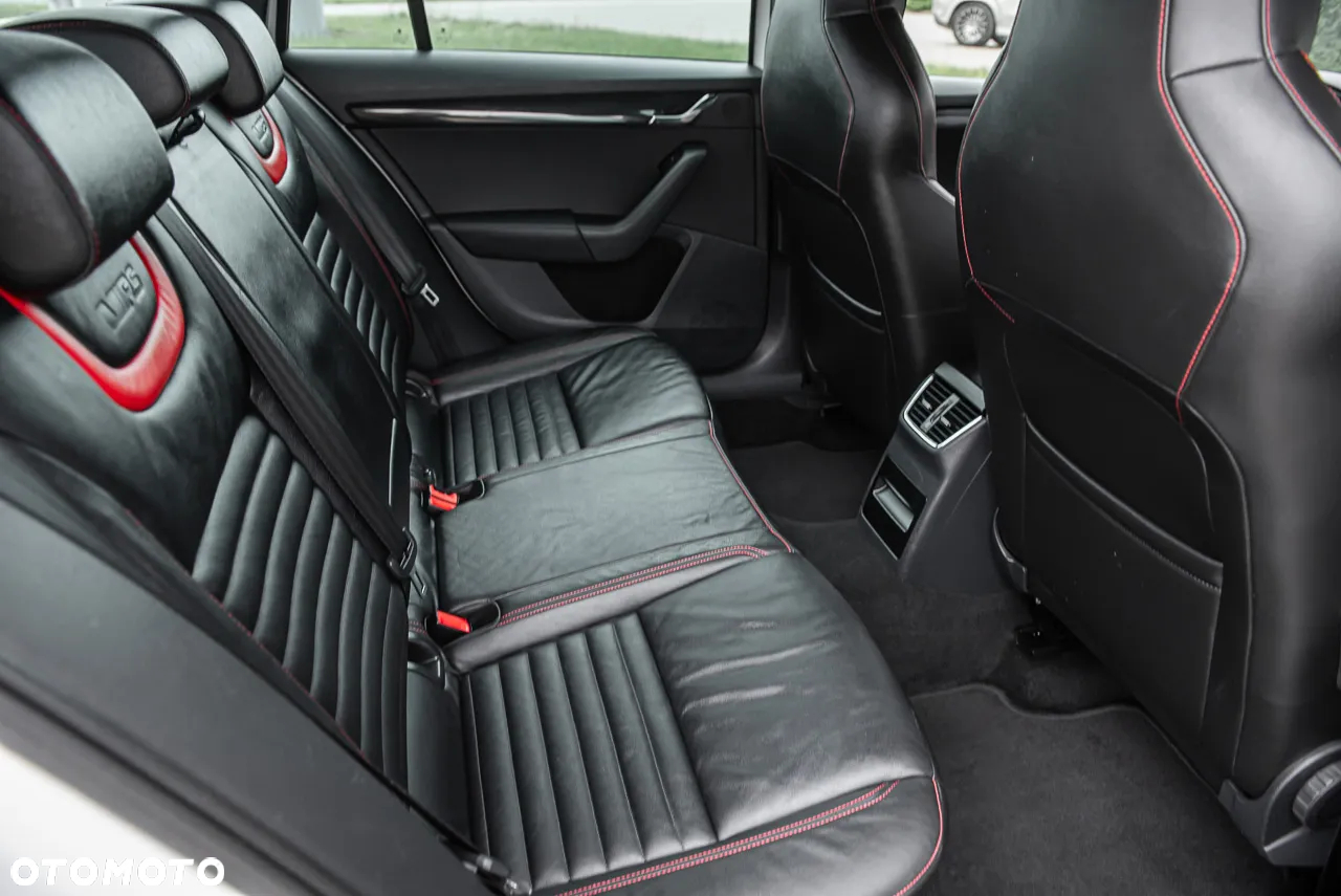 Skoda Octavia Combi 2.0 TDI 4x4 DSG RS - 31