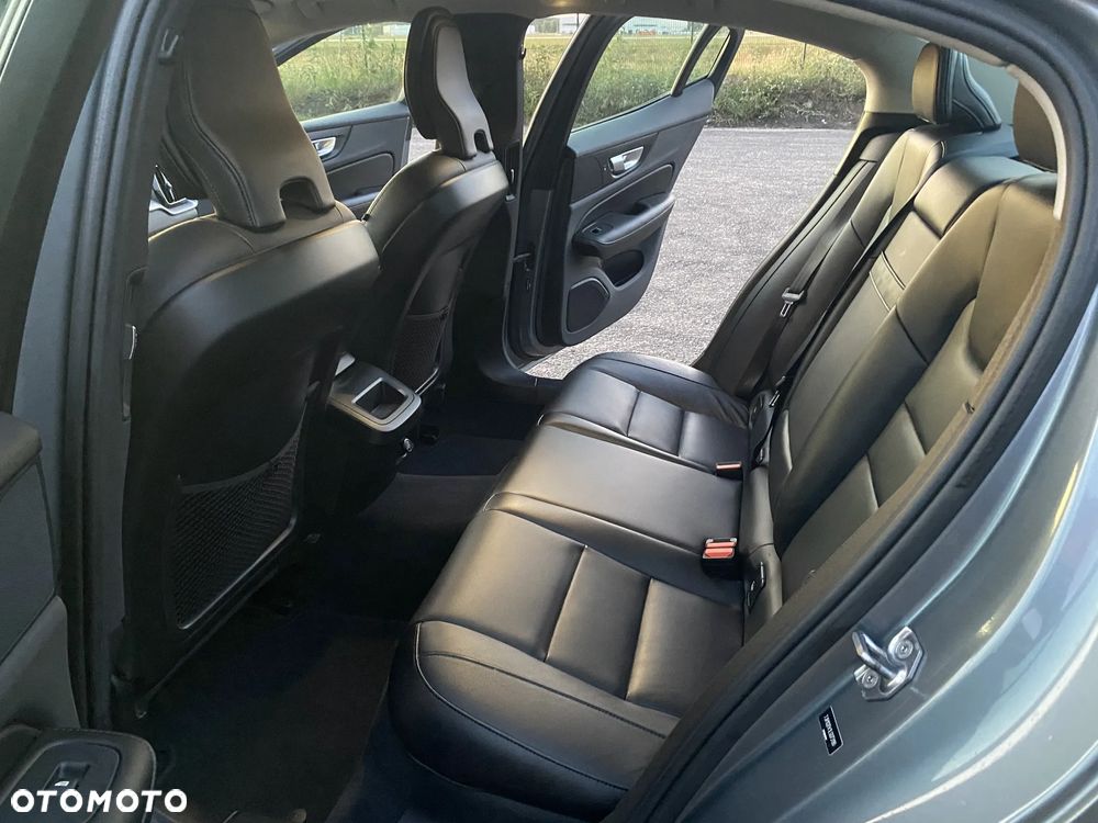 Volvo S60 T5 AWD Momentum Pro - 19