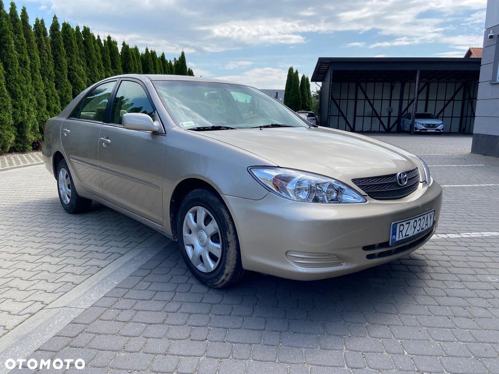 Toyota Camry - 1
