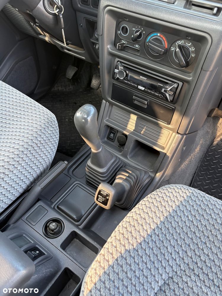 Mitsubishi Pajero - 30