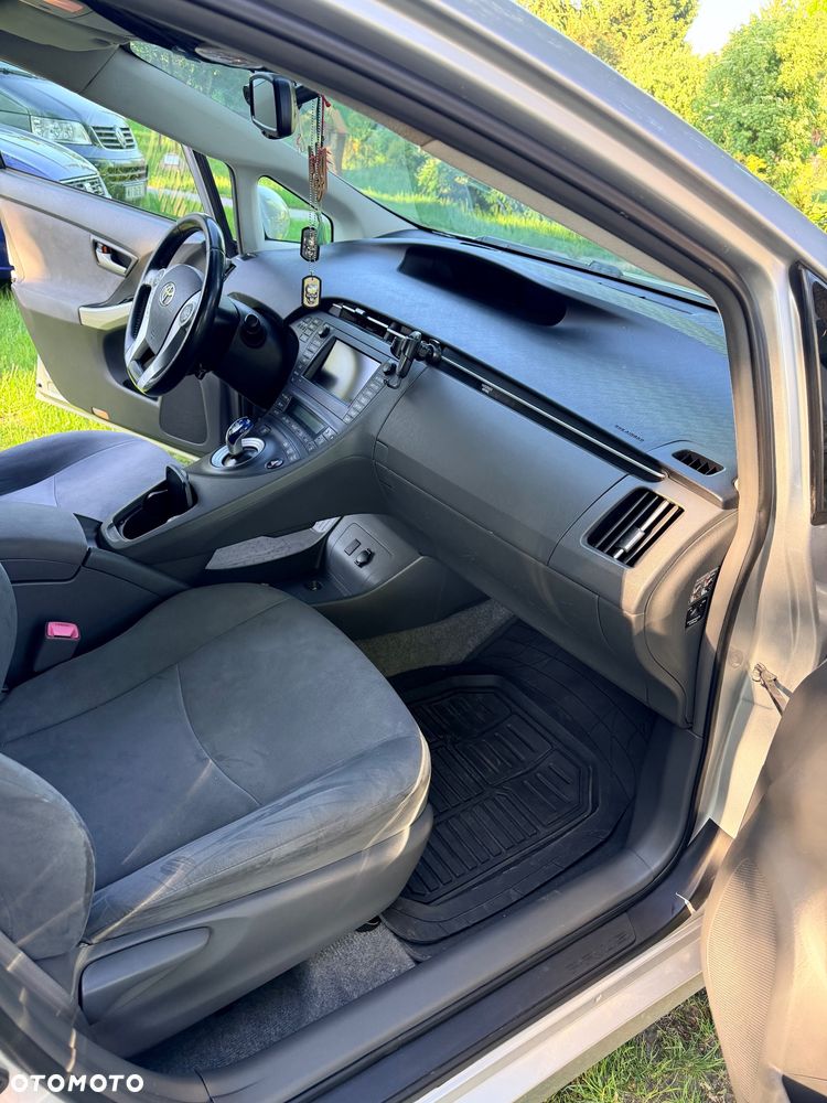 Toyota Prius 1.8 HSD Prestige - 16